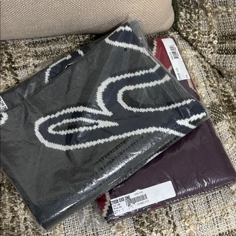 Coach Script Print Knit Muffler Gray‎ & Red Scarf NWT Unisex
